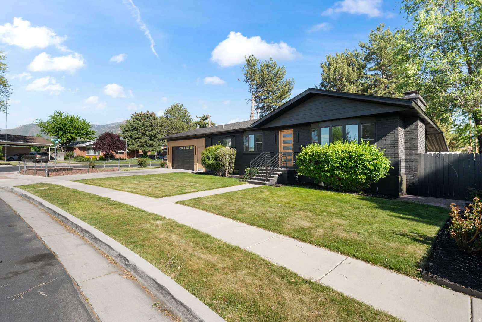 Finished Villaro home exterior in Utah County